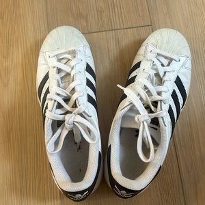 Excellent Used Condition Adidas Superstar sneaker